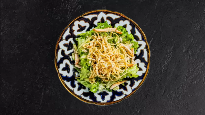 Салат с птицей и омлетом